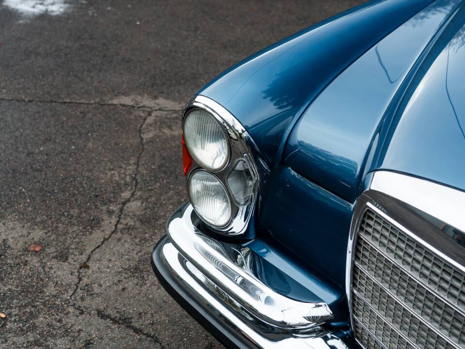 Image 54/57 de Mercedes-Benz 280 SE 3,5 (1971)