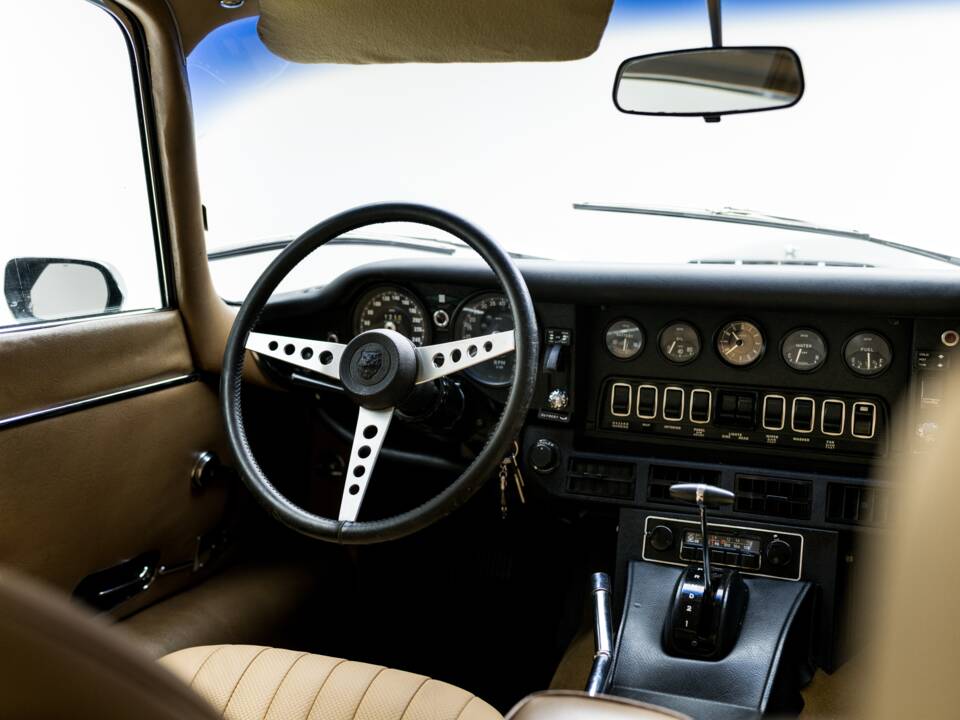 Bild 2/12 von Jaguar E-Type V12 (2+2) (1972)