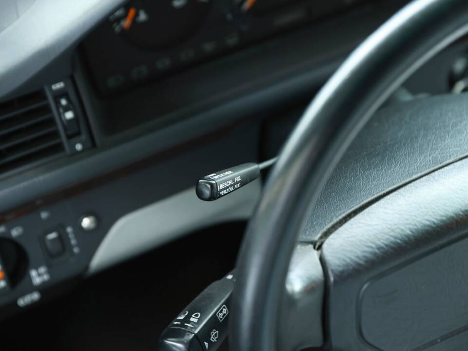 Bild 22/50 von Mercedes-Benz 500 E (1993)