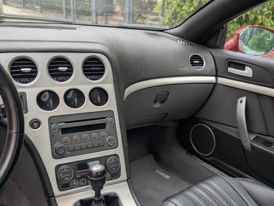 Image 17/29 of Alfa Romeo Spider 2.2 JTS (2008)