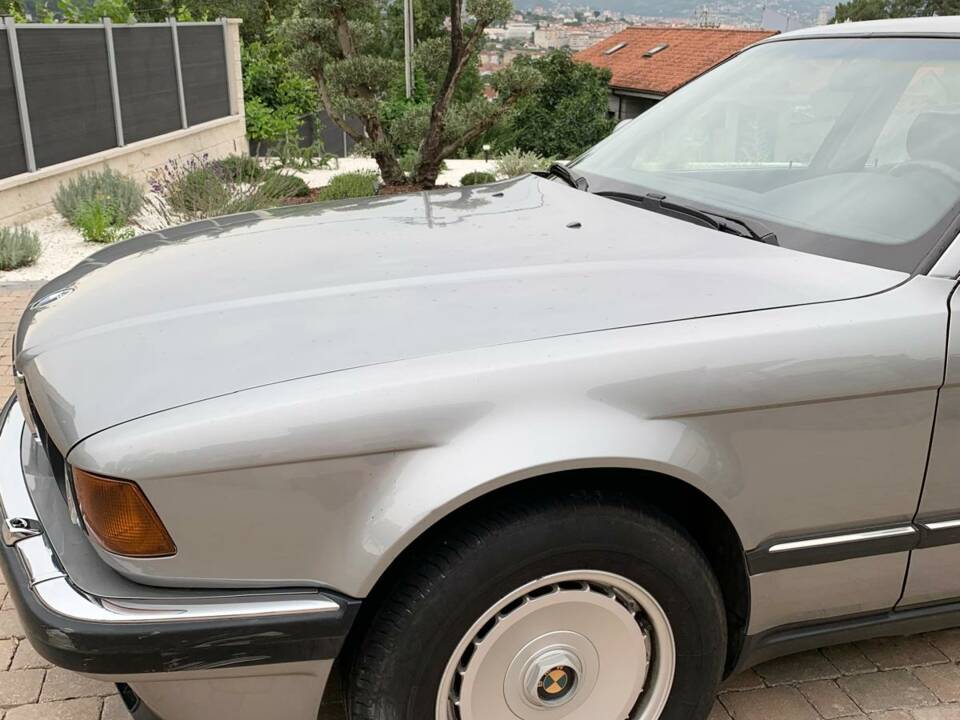 Bild 9/40 von BMW 750iL (1989)