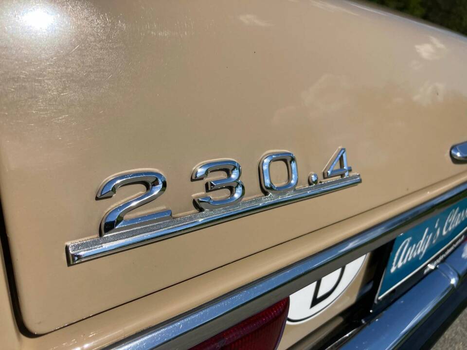 Image 19/49 de Mercedes-Benz 230&#x2F;4 (1974)