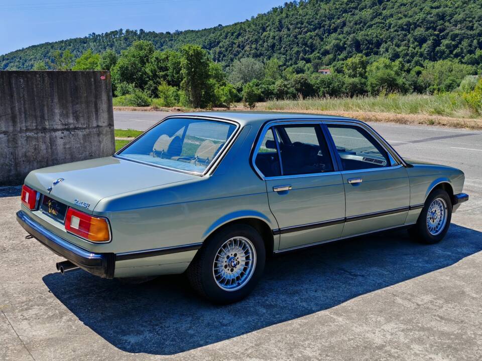 Bild 4/50 von BMW 745i (1982)