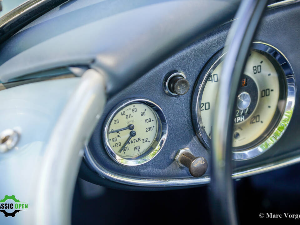 Image 33/51 of Austin-Healey 100&#x2F;6 (BN4) (1958)