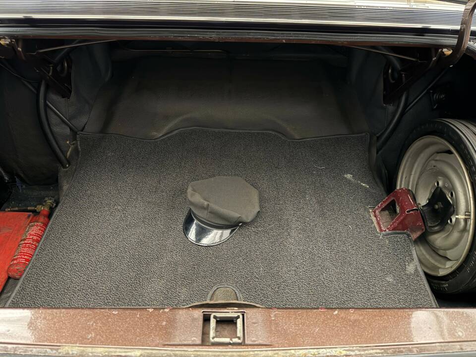 Immagine 17/19 di Opel Diplomat V8 5,4 (1976)