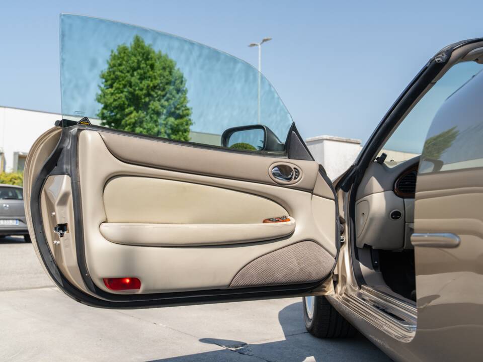 Image 55/91 de Jaguar XK8 4.0 (2000)