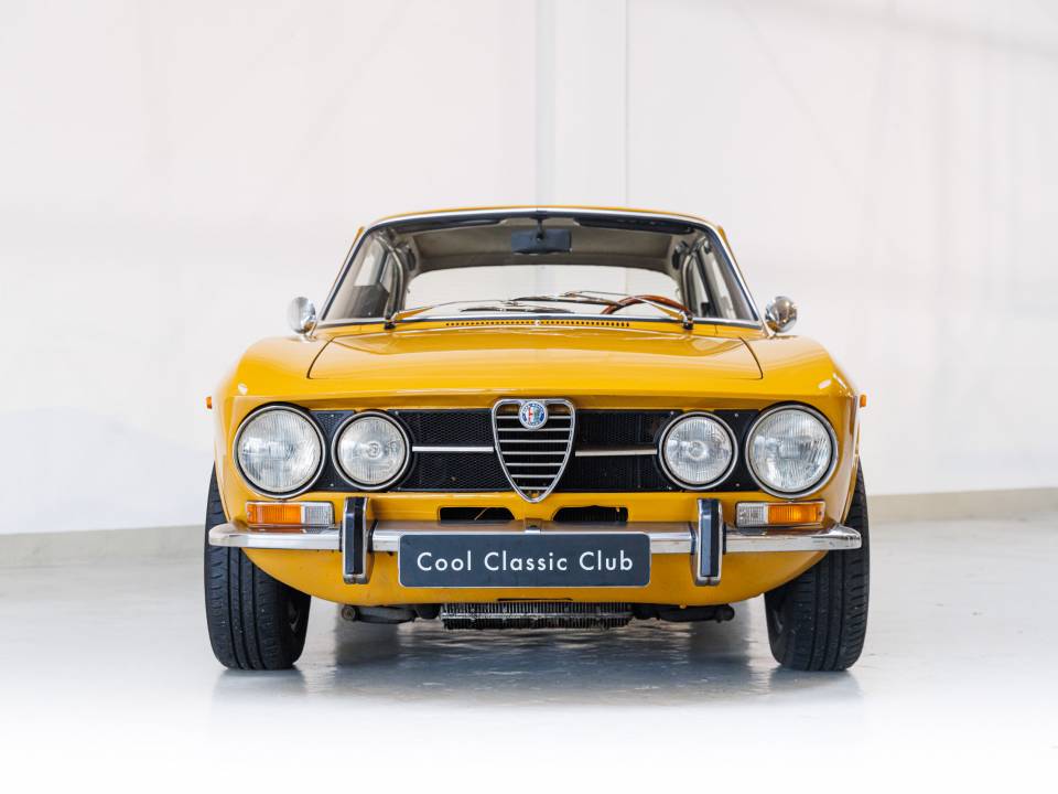 Bild 2/32 von Alfa Romeo 1750 GT Veloce (1971)