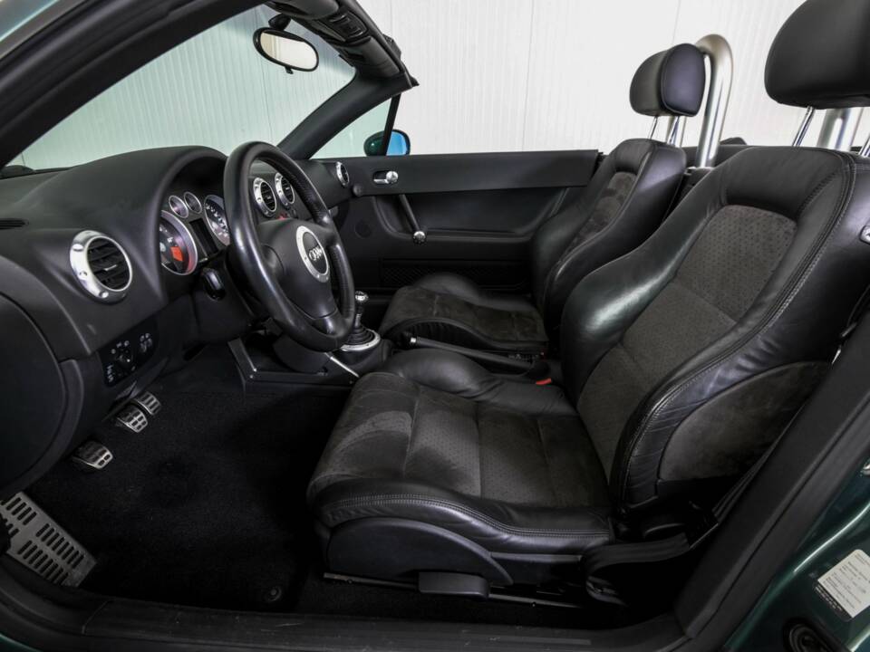 Immagine 33/50 di Audi TT 1.8 T (2001)