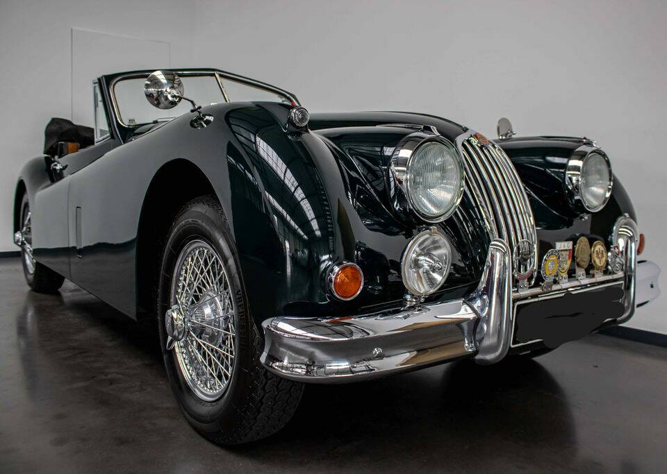 Image 6/8 de Jaguar XK 140 DHC (1956)