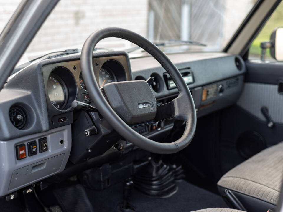 Image 62/100 of Toyota Land Cruiser HJ61 GX (1987)