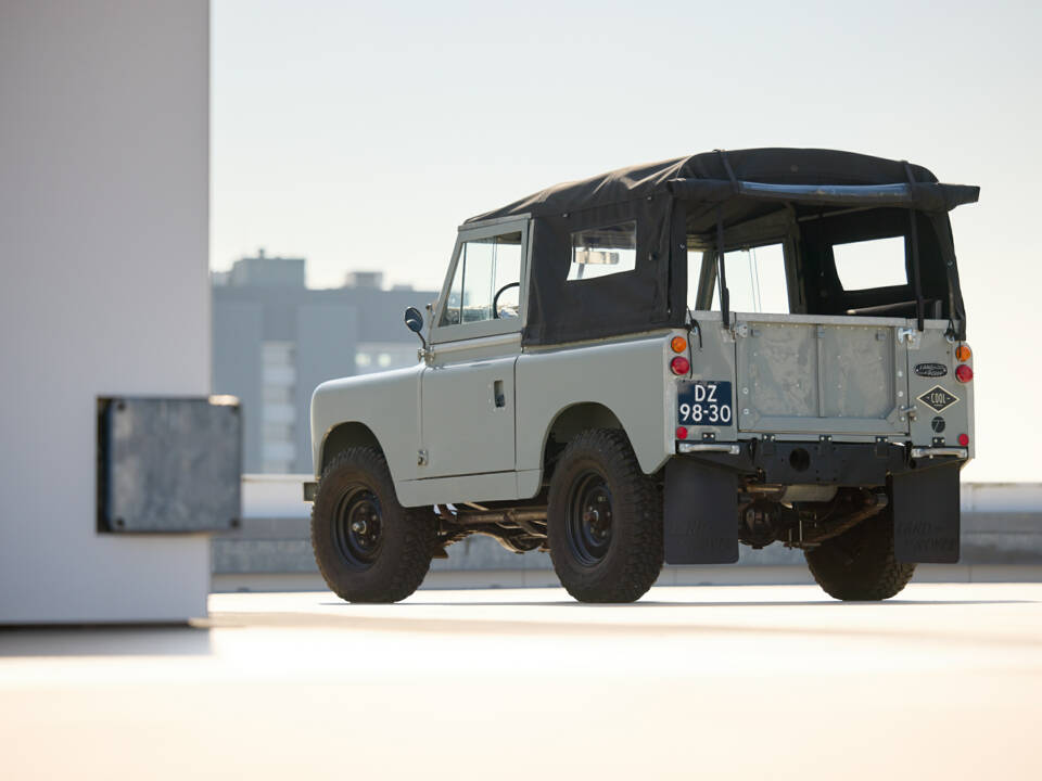 Image 21/67 of Land Rover 88 (1963)
