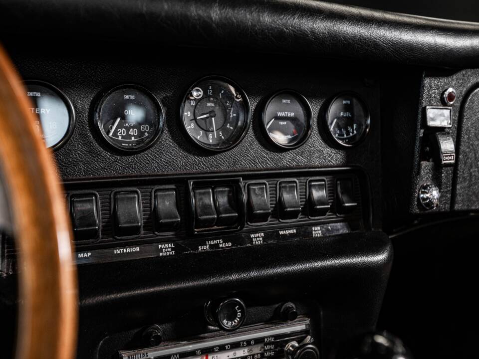 Image 19/53 de Jaguar E-Type (1970)