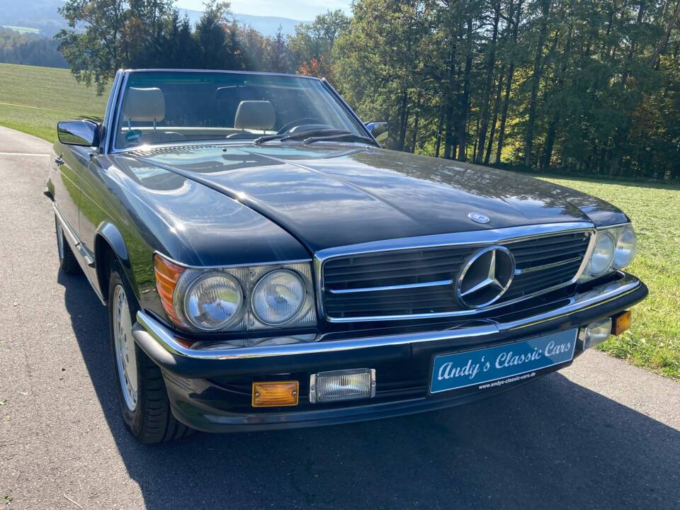 Immagine 3/42 di Mercedes-Benz 560 SL (1988)