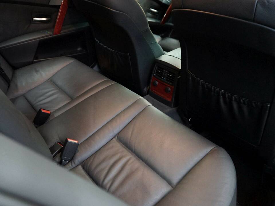 Image 25/45 of ALPINA B5 (2005)