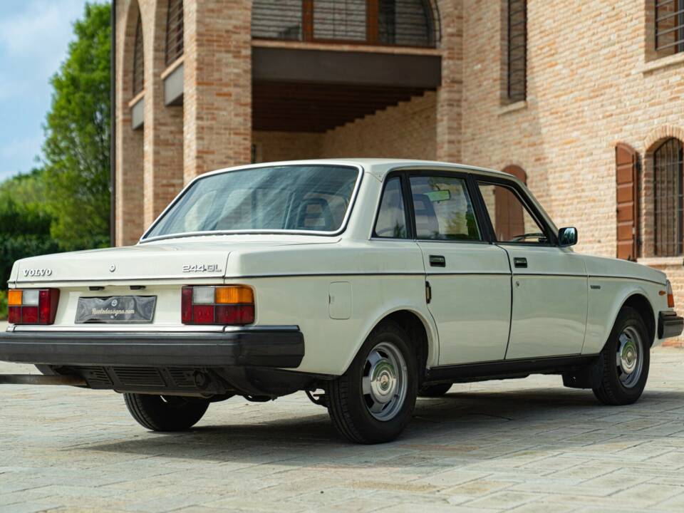 Image 7/50 of Volvo 244 GL D (1982)