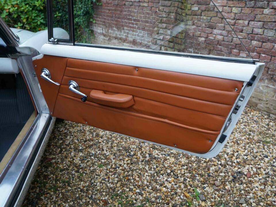 Image 34/50 of Lancia Flaminia GT 2.5 3C Touring (1964)