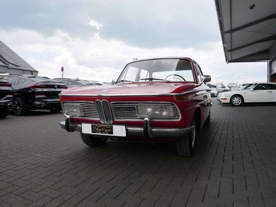 Image 3/12 of BMW 2000 tilux (1967)