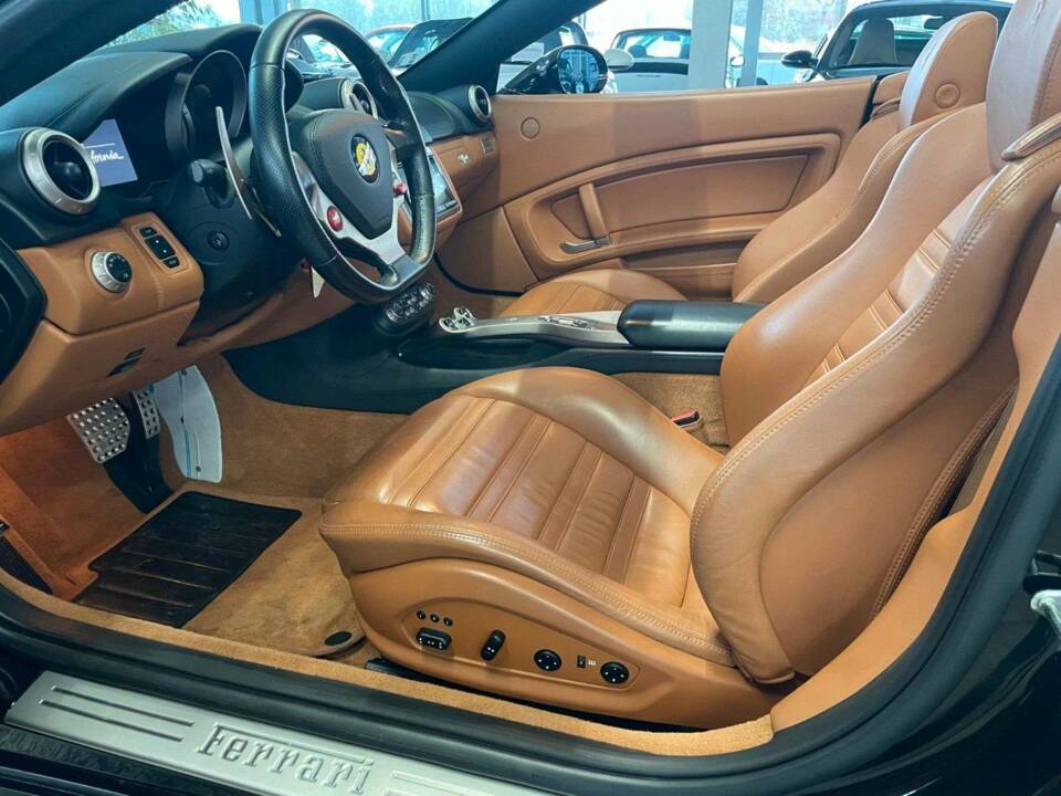 Immagine 14/19 di Ferrari California (2012)