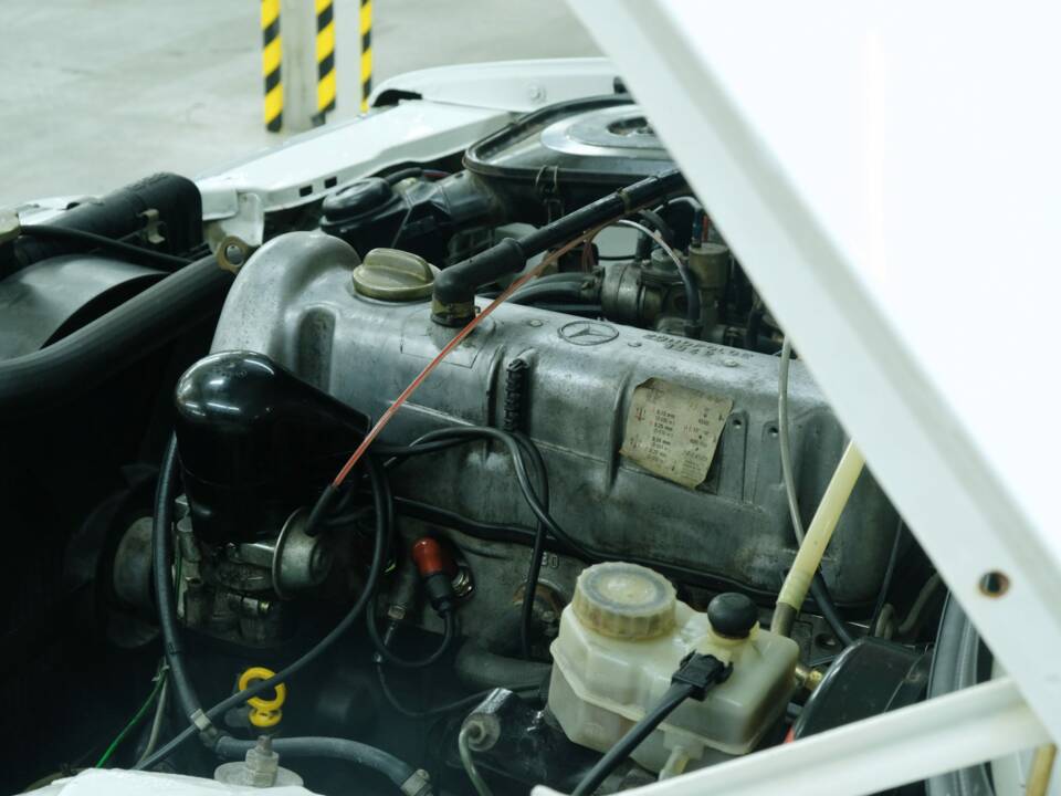 Bild 47/50 von Mercedes-Benz 230 (1977)