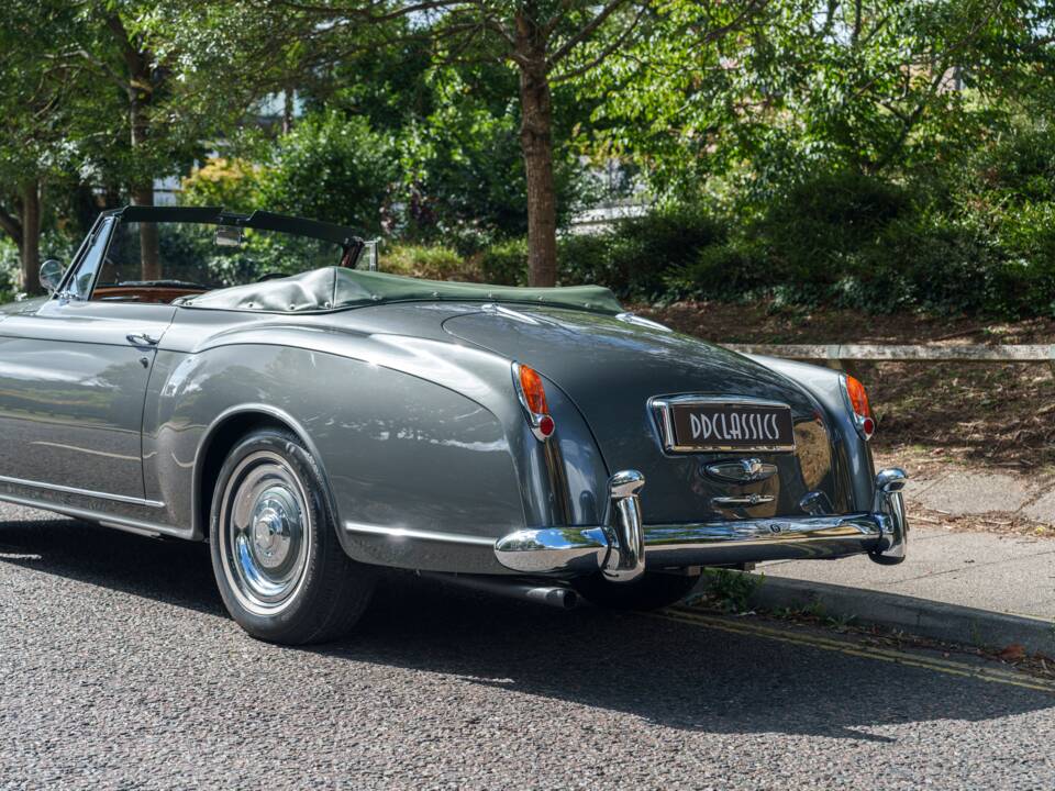 Bild 15/29 von Bentley S1 DHC Park Ward (1958)