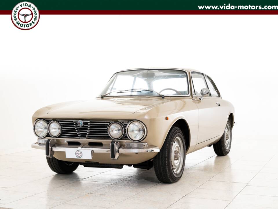 Image 1/14 of Alfa Romeo 2000 GT Veloce (1972)