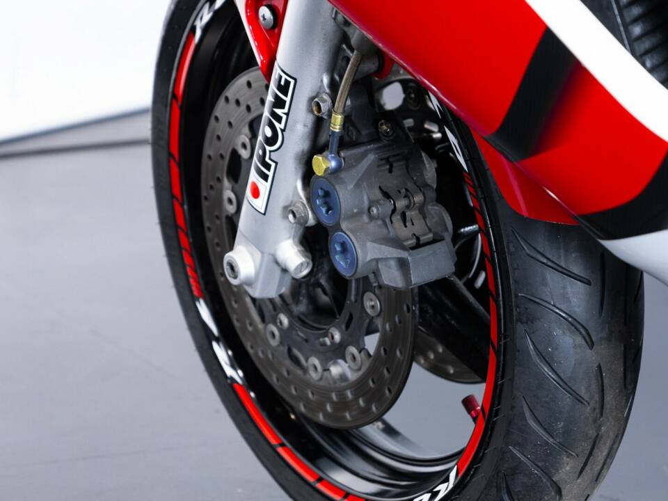 Image 12/49 of Yamaha YZF 600 R6 (1999)