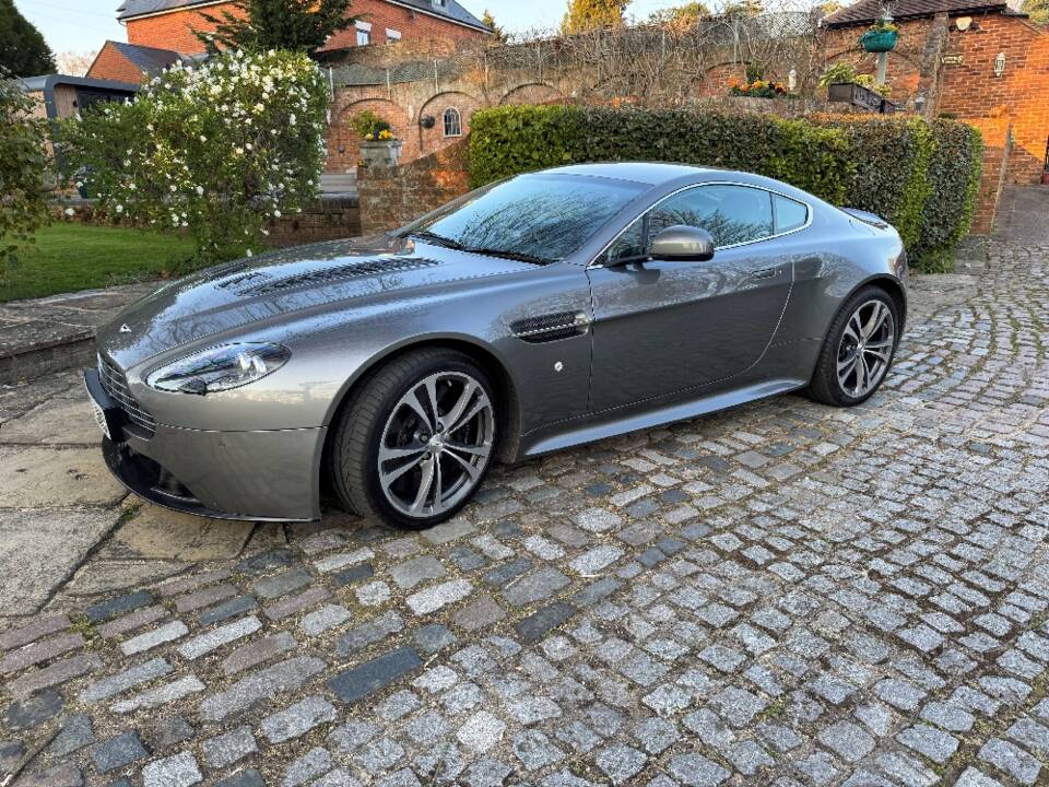 Afbeelding 35/49 van Aston Martin V12 Vantage (2009)