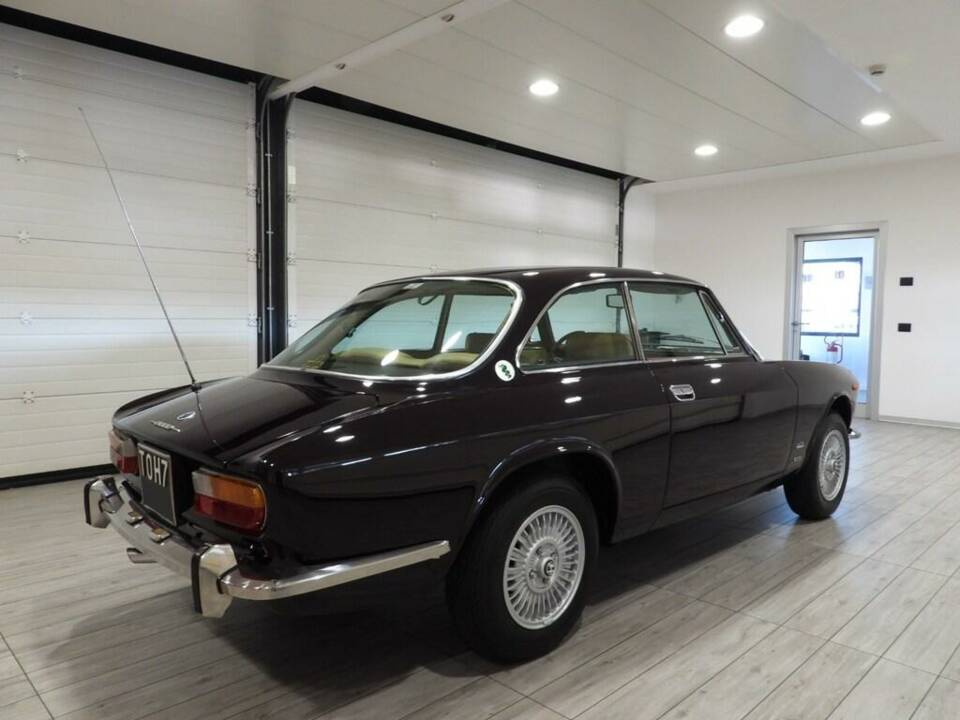 Image 4/15 of Alfa Romeo 2000 GT Veloce (1973)