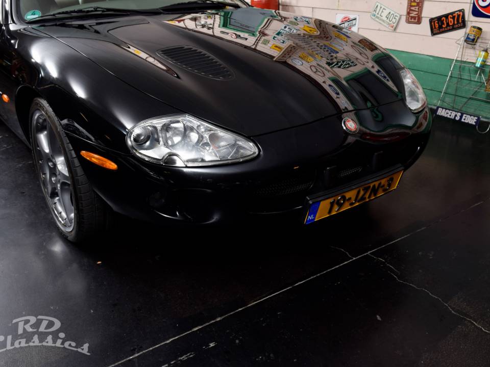 Imagen 8/50 de Jaguar XKR (2000)