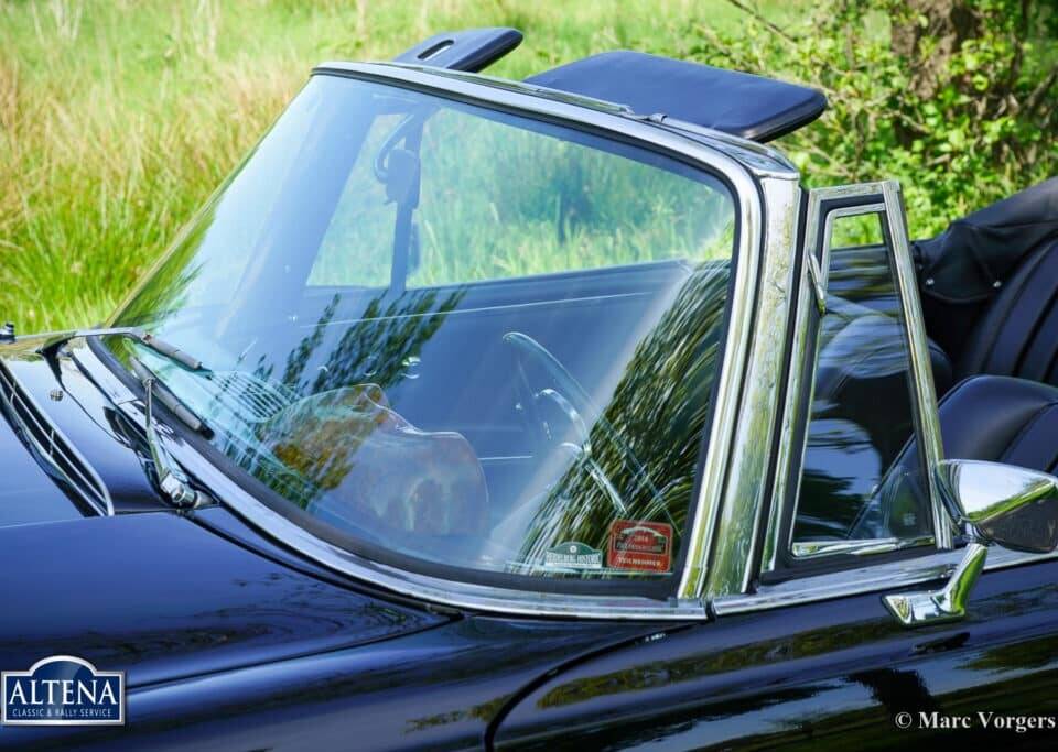 Image 15/52 de Mercedes-Benz 220 SE b (1963)