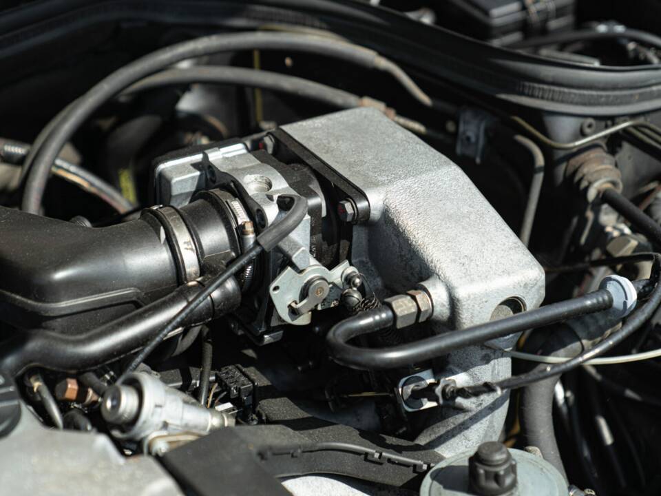 Immagine 42/44 di Mercedes-Benz 200 TE (1992)