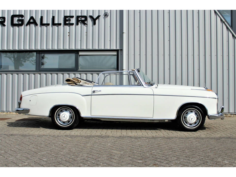 Image 2/35 of Mercedes-Benz 220 SE Cabriolet (1959)