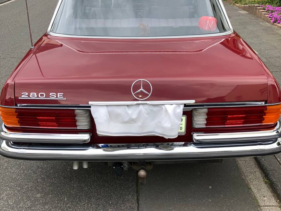 Image 6/15 de Mercedes-Benz 280 SE (1977)