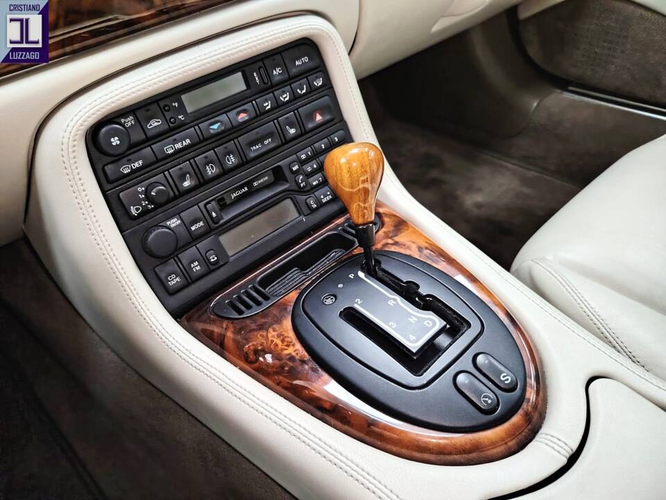 Bild 32/65 von Jaguar XKR (1998)