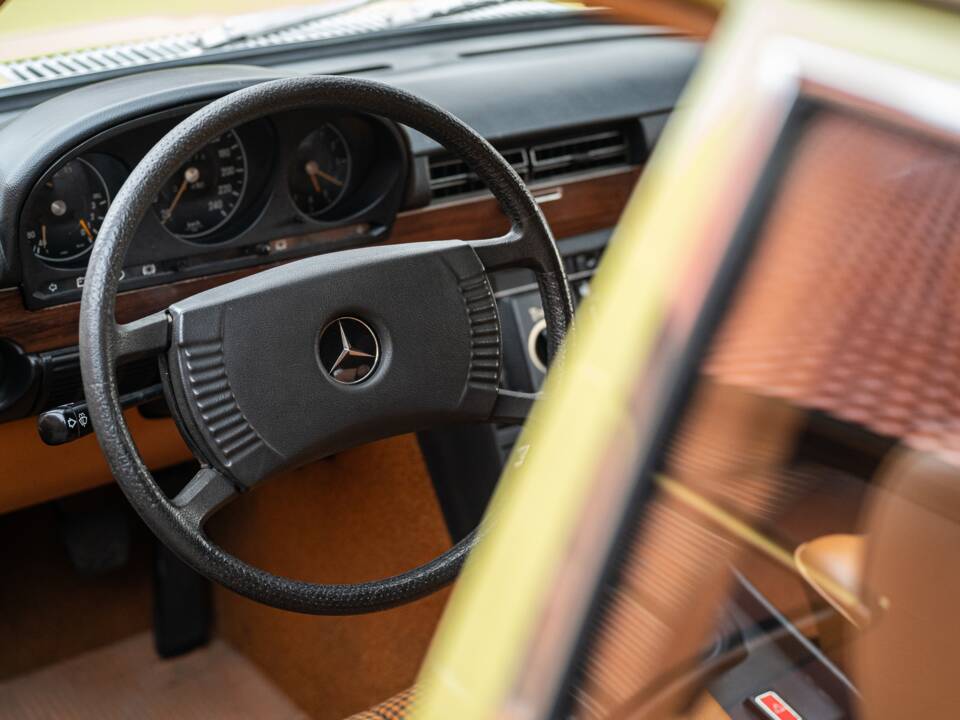 Afbeelding 23/75 van Mercedes-Benz 280 SE (1976)