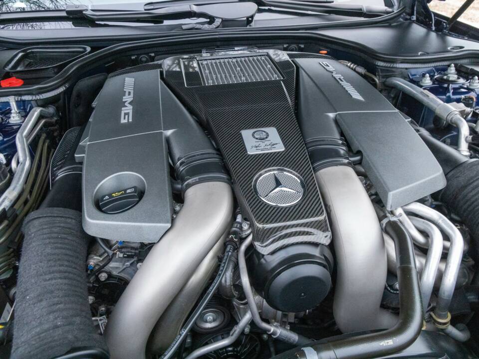Immagine 21/50 di Mercedes-Benz SL 63 AMG (2012)