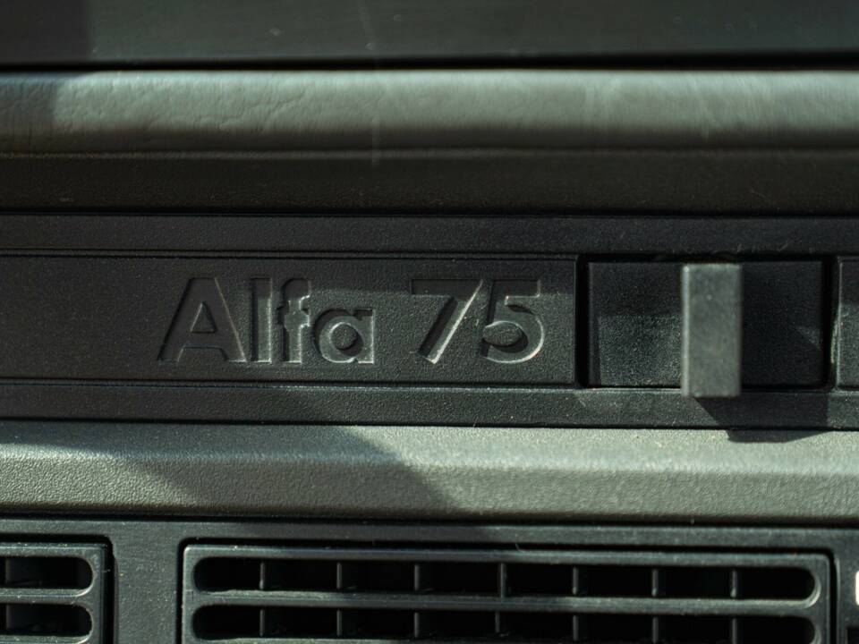 Image 41/47 of Alfa Romeo 75 1.6 (1991)