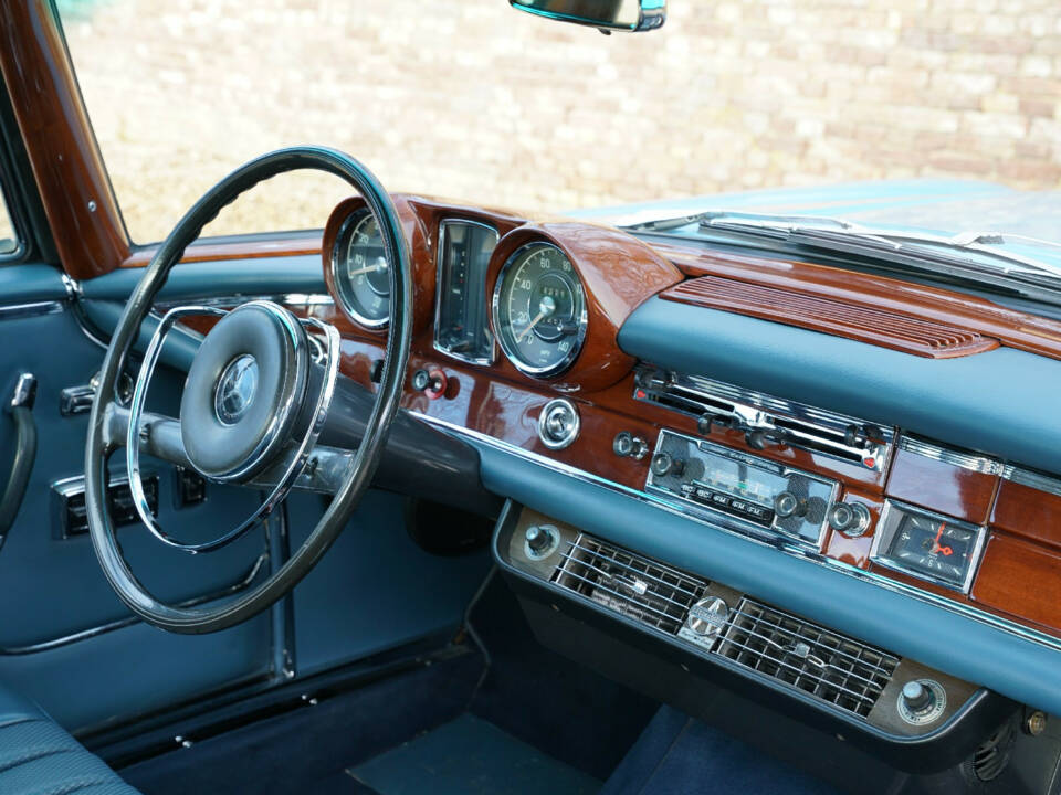 Image 50/50 of Mercedes-Benz 250 SE (1967)