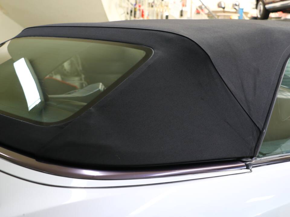 Immagine 15/43 di Mercedes-Benz E 200 (1994)
