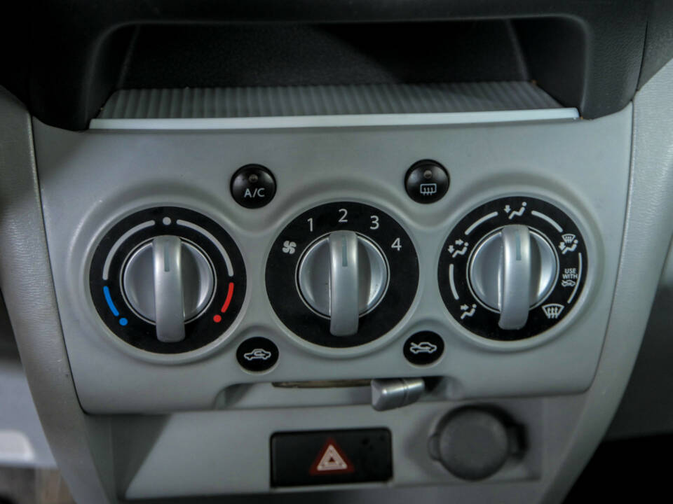Image 20/48 of Suzuki Alto (2010)