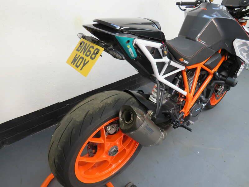 Immagine 44/48 di KTM 1290 Super Duke R (2018)