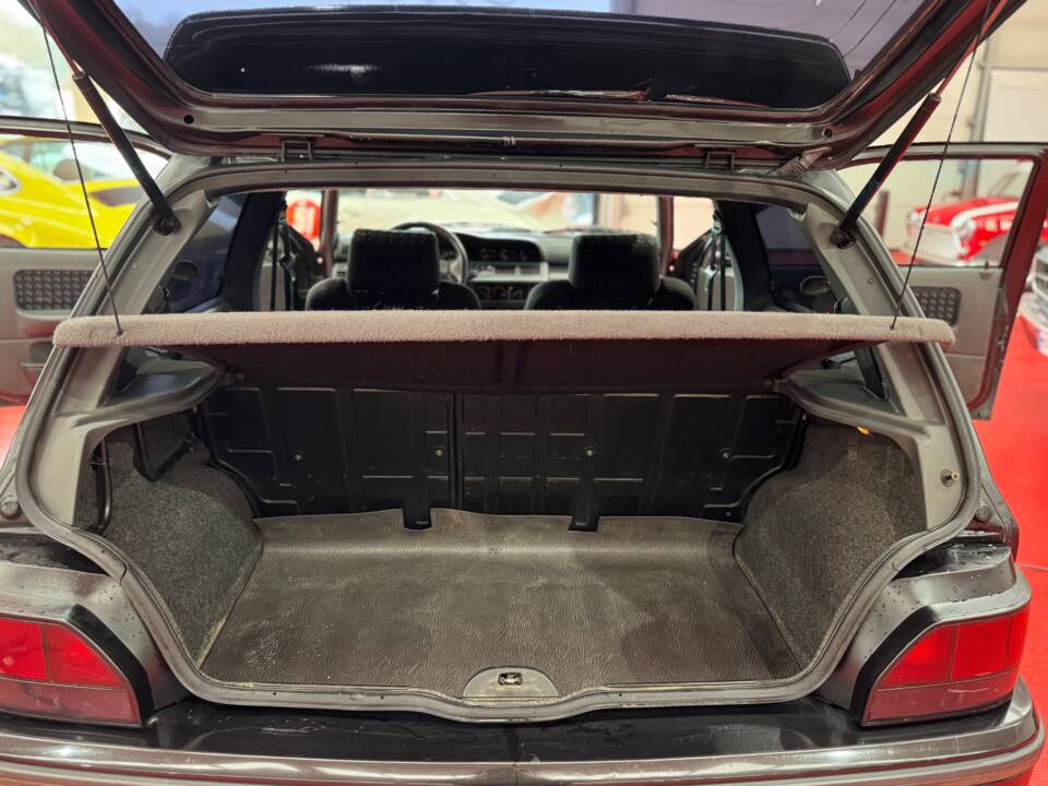 Immagine 9/23 di Renault Clio I 1.8 16V (1991)