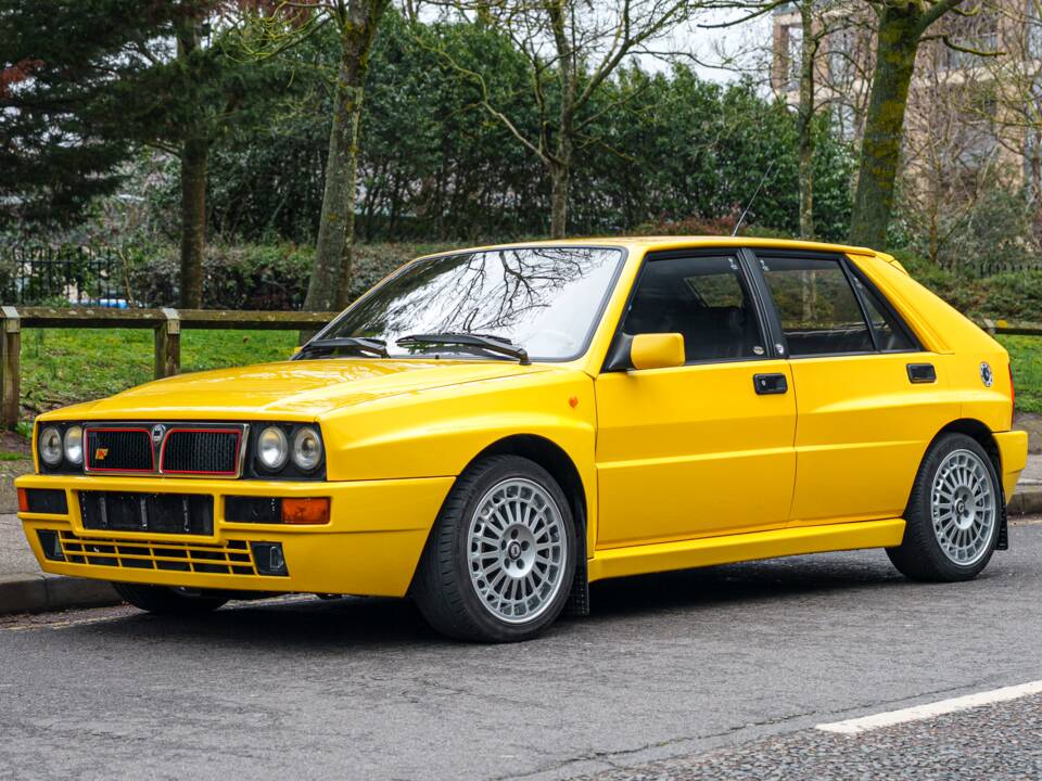 Image 1/27 of Lancia Delta HF Integrale Evoluzione I (1992)