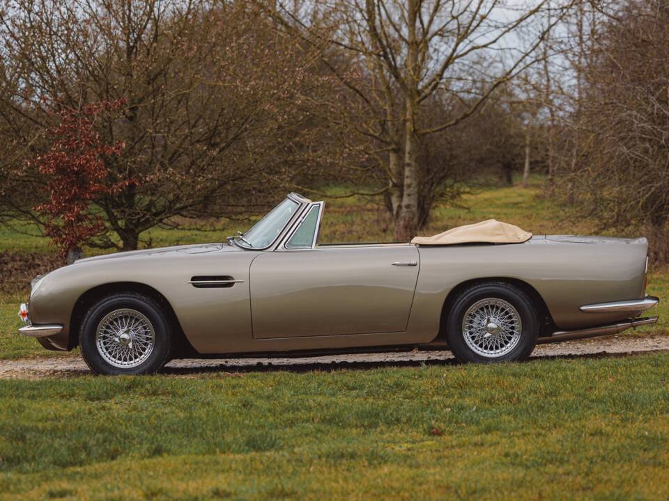 Image 3/99 of Aston Martin DB 6 Volante (1968)