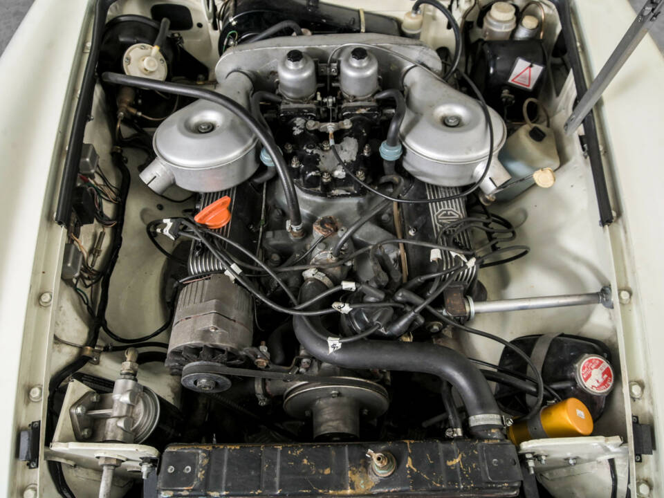 Image 40/50 of MG MGB GT V8 (1975)