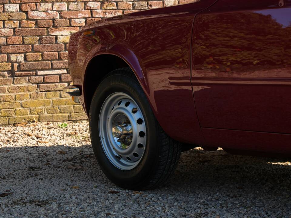 Image 43/50 of Alfa Romeo Giulia Nuova Super 1300 (1975)