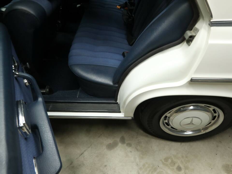 Bild 33/50 von Mercedes-Benz 280 SE (1970)