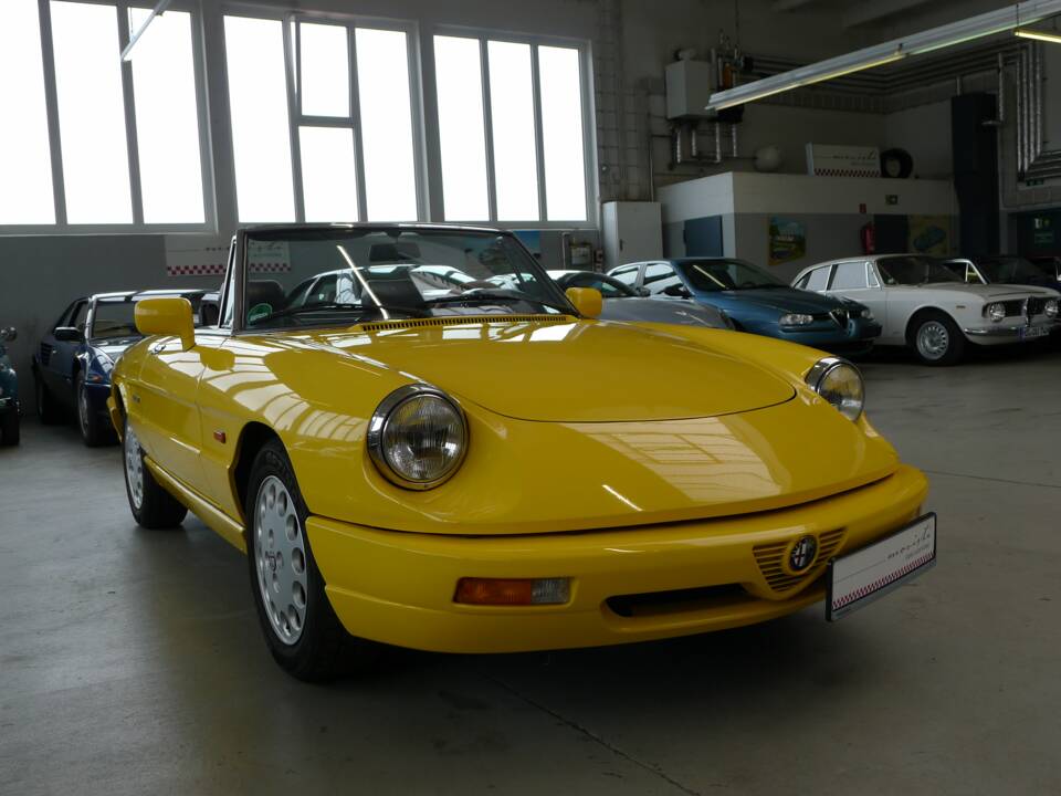 Bild 23/39 von Alfa Romeo 2.0 Spider (1992)