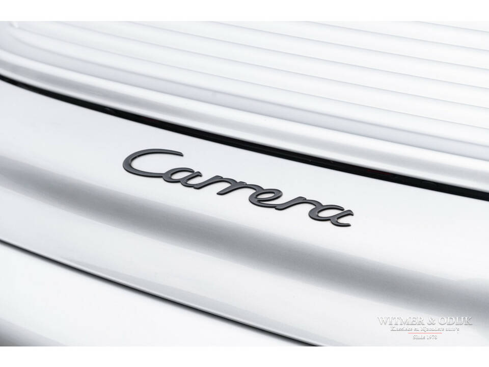 Image 24/28 of Porsche 911 Carrera (2000)