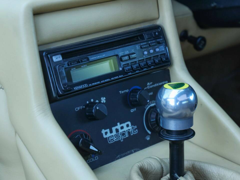 Obraz 46/50 pojazdu Lotus Esprit SE (1992)